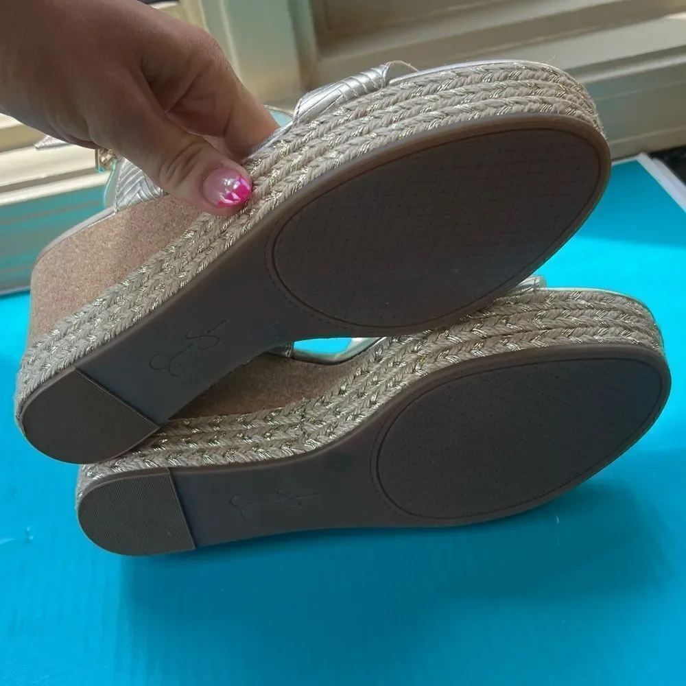 Jessica Simpson 9 1/2 gold platform - Picture 2 of 4